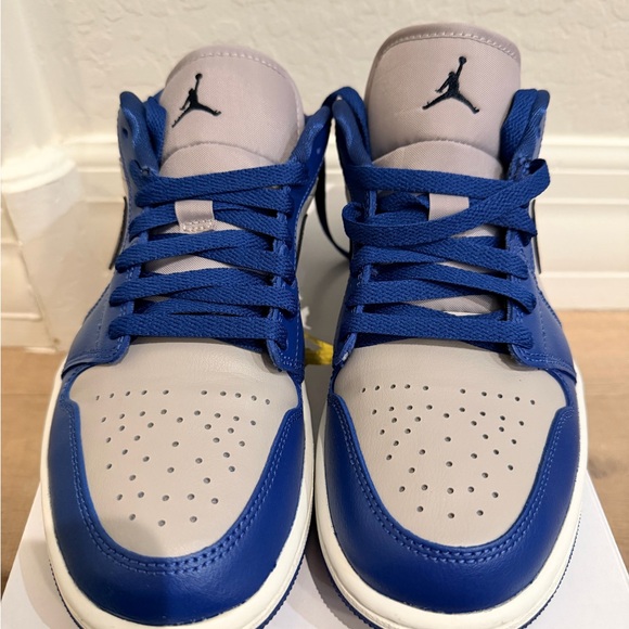 Air Jordan 1 Low Sneakers - Picture 3 of 5